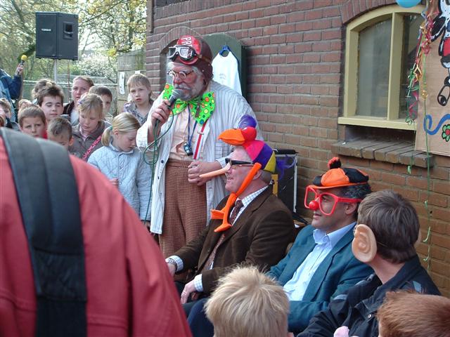 Aanbieden van handtekeningen aan Wethouder